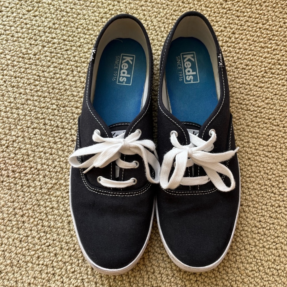KEDS black canvas with white laces size 9.5